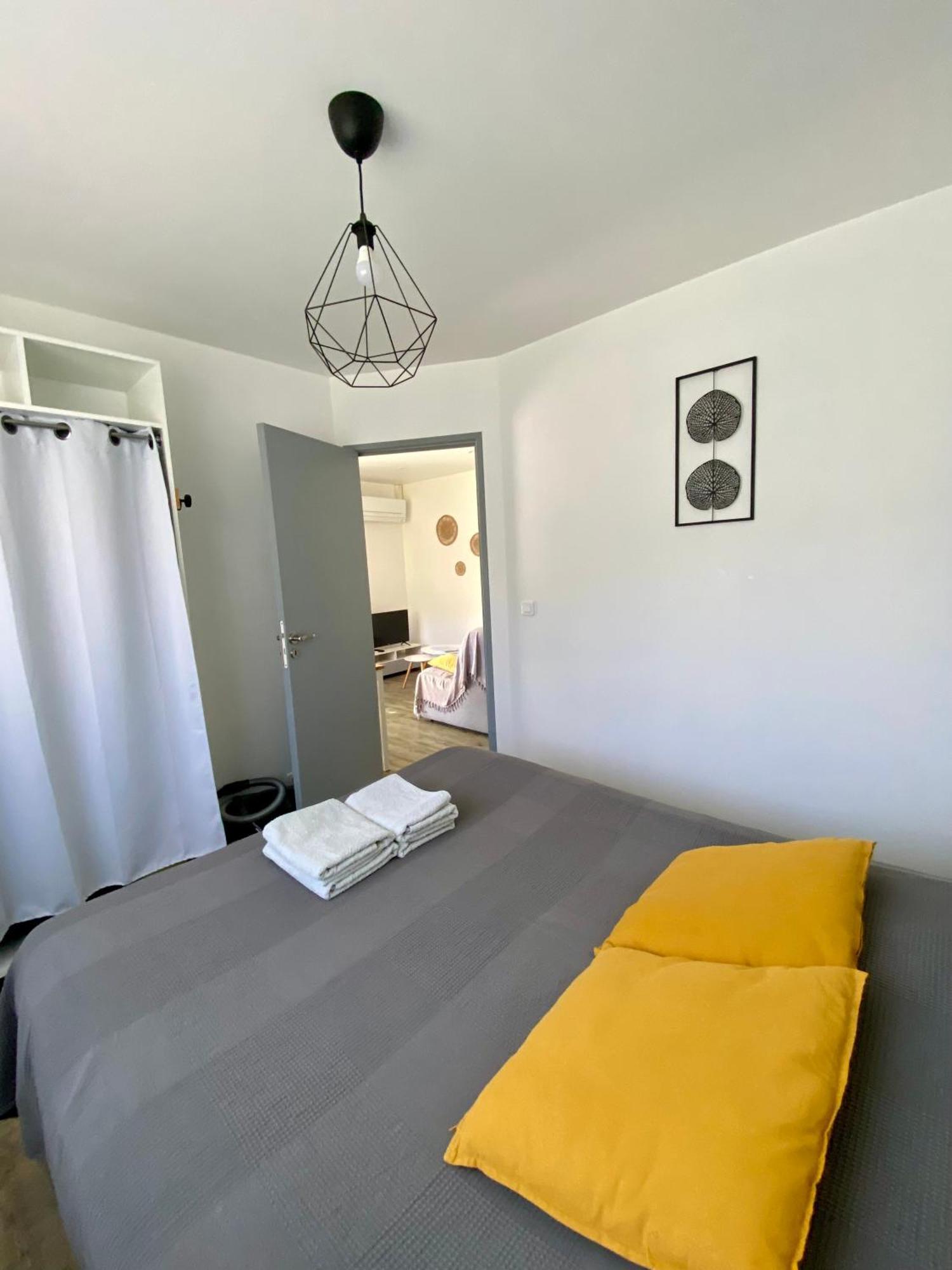 La Petite Maison Robion en Luberon Room photo