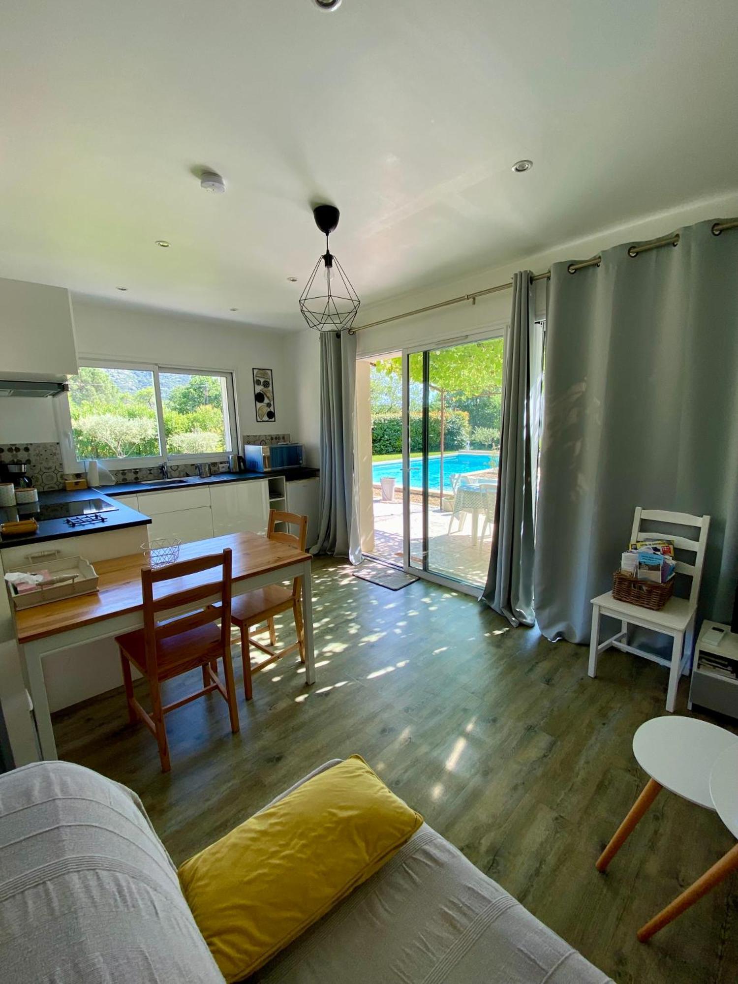 La Petite Maison Robion en Luberon Room photo